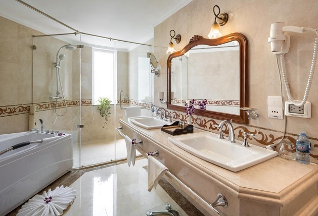 phòng vệ sinh tiện nghi của Khách Sạn Grand Sài Gòn