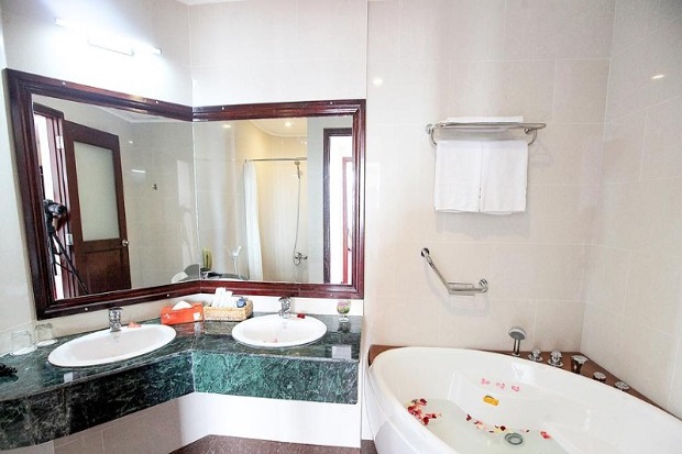 Khách sạn 4 sao Phú Yên có bồn tắm
