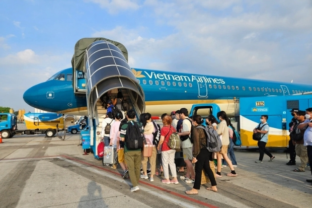H&agrave;nh kh&aacute;ch tin tưởng lựa chọn v&eacute; m&aacute;y bay Tết Vietnam Airlines, chọn&nbsp;dịch vụ ho&agrave;n hảo&nbsp;v&agrave; lịch tr&igrave;nh bay ổn định