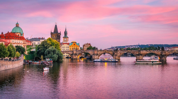 v&eacute; m&aacute;y bay từ S&eacute;c về Việt Nam