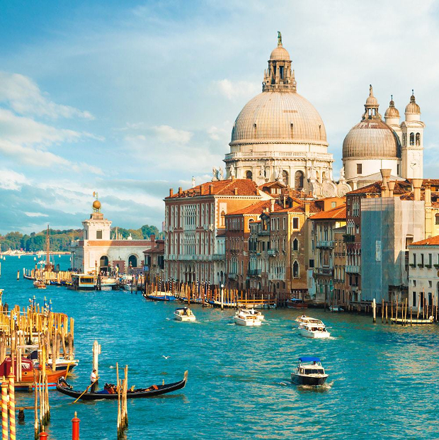 vé máy bay từ Ý về Việt Nam