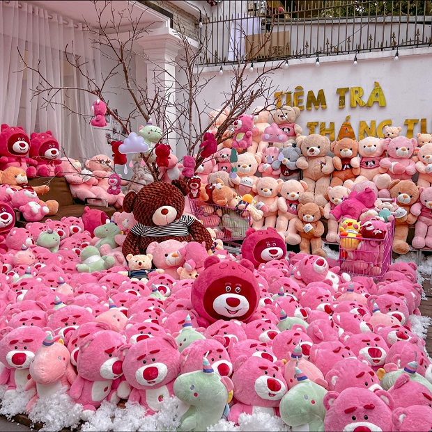 Tiệm trà tháng Tư