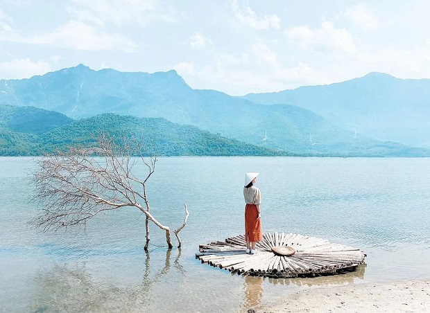 vé máy bay đi Huế