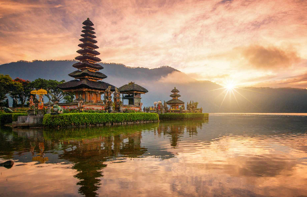 vé máy bay từ Indonesia về Việt Nam