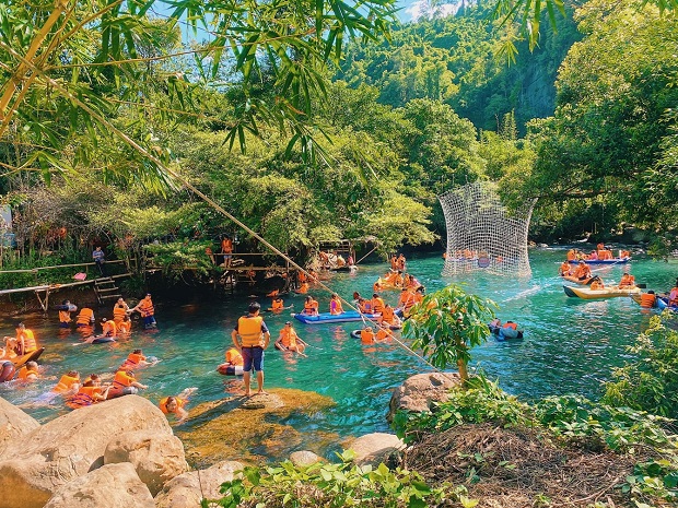 v&eacute; m&aacute;y bay từ H&agrave; Nội đi Đồng Hới