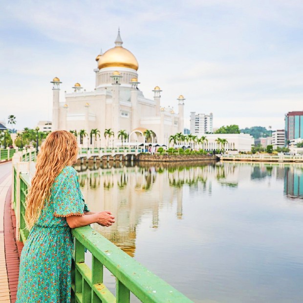 V&eacute; m&aacute;y bay từ Brunei về Việt Nam 