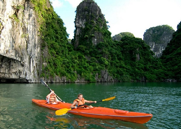 Khách sạn 4 sao Quảng Ninh - Chèo thuyền Kayak
