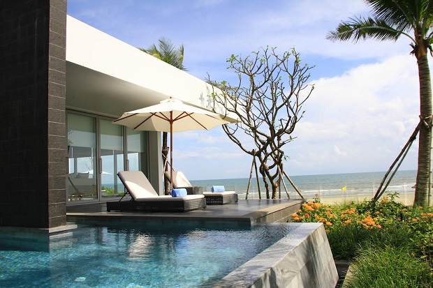 khách sạn có bãi biển riêng ở Đà Nẵng có hồ bơi riêng