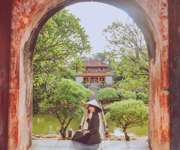 vé máy bay đi Huế tháng 4