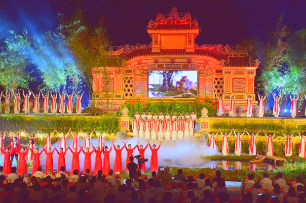 vé máy bay đi Huế tháng 4