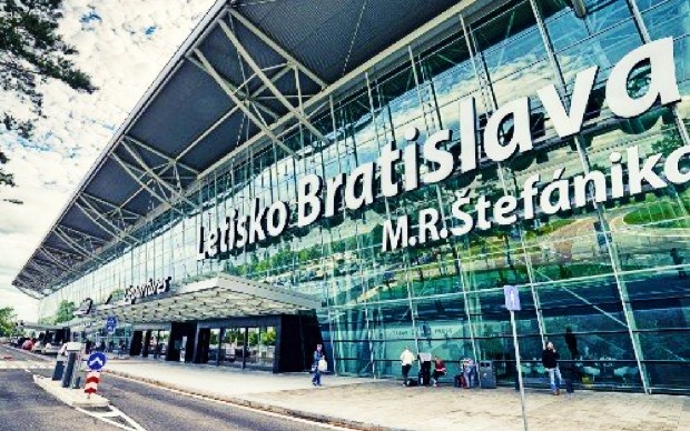 v&eacute; m&aacute;y bay từ Slovakia về Việt Nam