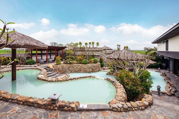 Suối khoáng nóng thiên nhiên tại Kawara Mỹ An Onsen Resort
