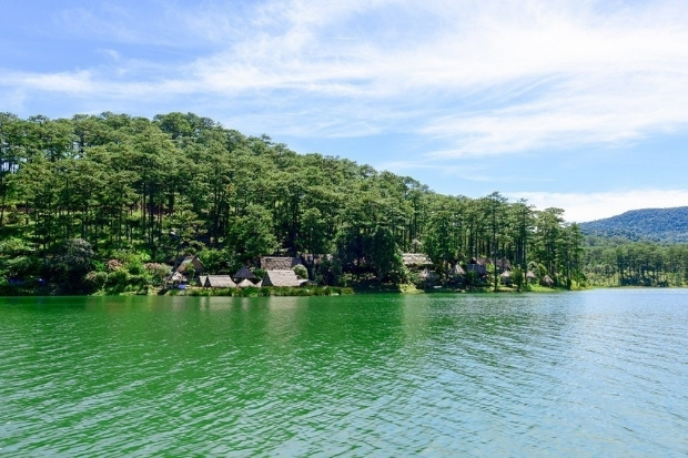  Những trải nghiệm cắm trại b&ecirc;n bờ hồ Tuyền L&acirc;m thơ mộng