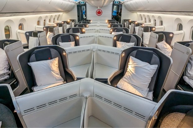 hạng ghế Thương gia Air Canada 