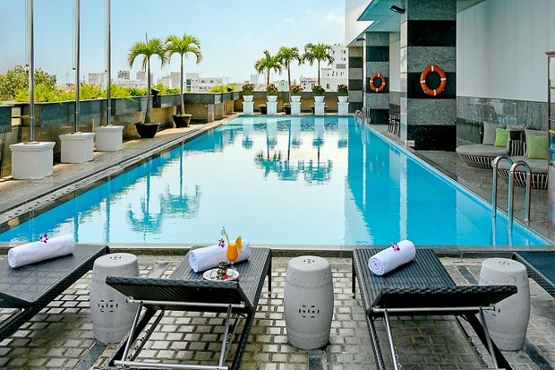 kh&aacute;ch sạn Mường Thanh Luxury&nbsp;Đ&agrave; Nẵng c&oacute; hồ bơi đẹp