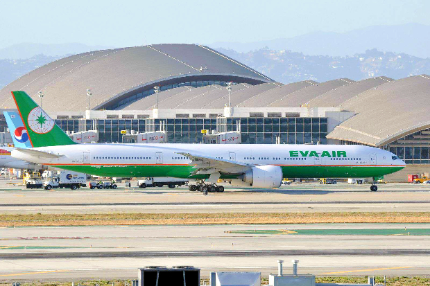 v&eacute; m&aacute;y bay EVA Air