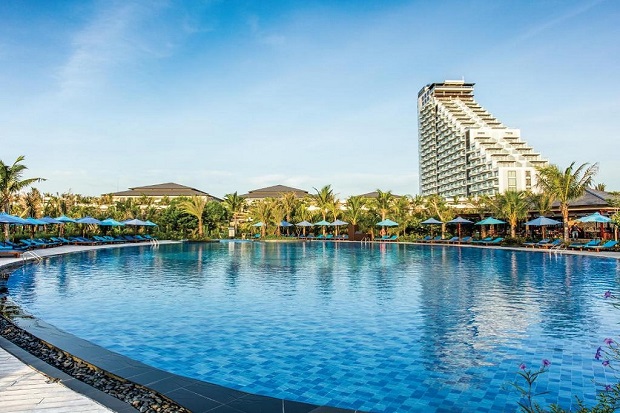 Resort Cam Ranh c&oacute; hồ bơi