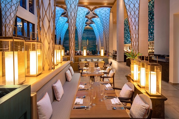 Resort Cam Ranh c&oacute; nh&agrave; h&agrave;ng đẹp