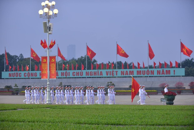 Tour du lịch Tết nguyên đán 2024 từ Hà Nội - diễu binh tại quãng trường