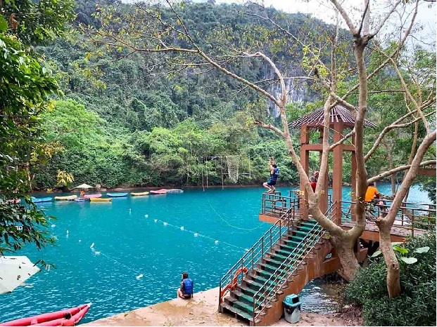 Động Phong Nha ở Quảng Bình- Sông Chày 