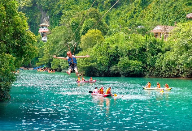 Giá vé tham quan Quảng Bình 2023 - Sông Chày