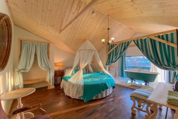 Kh&aacute;ch sạn Đ&agrave; Lạt gi&aacute; rẻ view đẹp gần trung t&acirc;m