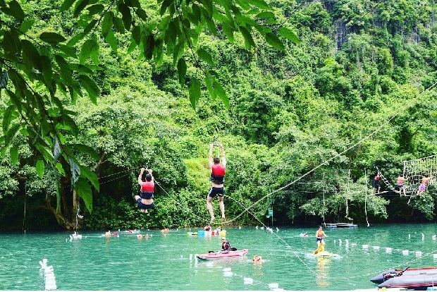 Quảng Bình Động Thiên Đường - Đu dây Zipline Sông Chày