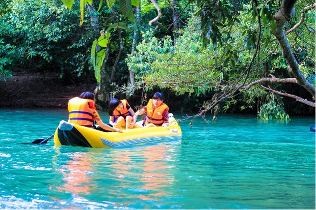 Quảng Bình Động Thiên Đường - Suối Nước Moọc