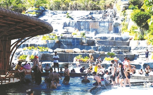 Tour hòn Tằm Nha Trang - Khu tắm bùn khoáng được xây theo hình ruộng bậc thang