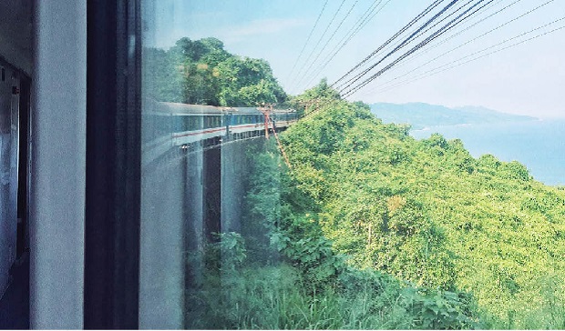 Tour Tết 2023 bằng tàu hỏa - Ngắm cảnh trên tàu