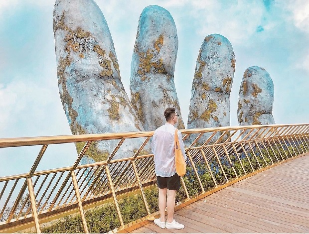 Tour xuyên Việt 15 ngày - Cầu Vàng Đà Nẵng