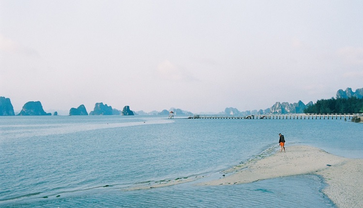 Vân Đồn nổi tiếng với nhiều bãi biển tuyệt đẹp và bãi Dài cũng là bãi biển nằm trong danh sách đó Bãi Dài Vân Đồn