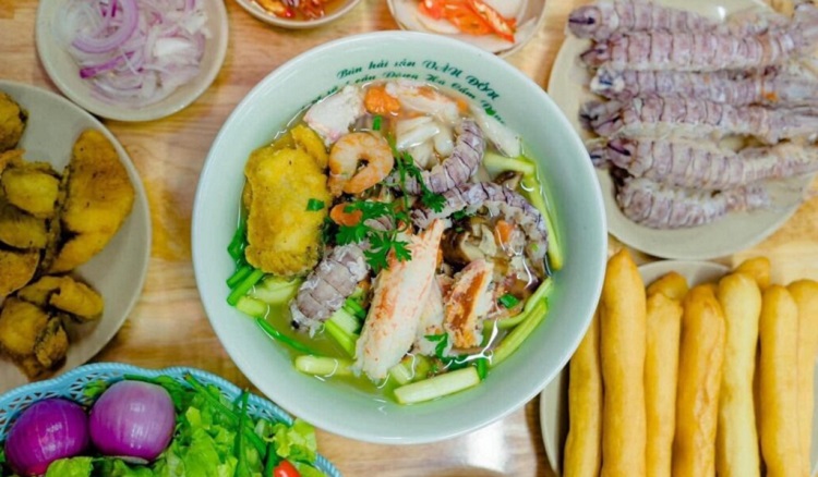 Bún hải sản Vân Đồn