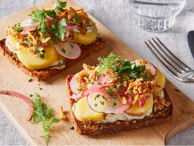 Kinh nghiệm du lịch Đan Mạch - Bánh mì Smorrebord