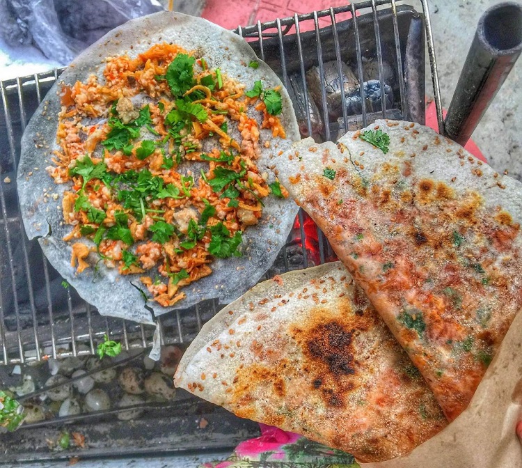 Bánh tráng nướng - Món ăn vặt được du khách yêu thích nhất Đà Lạt Bánh tráng nướng Đà Lạt