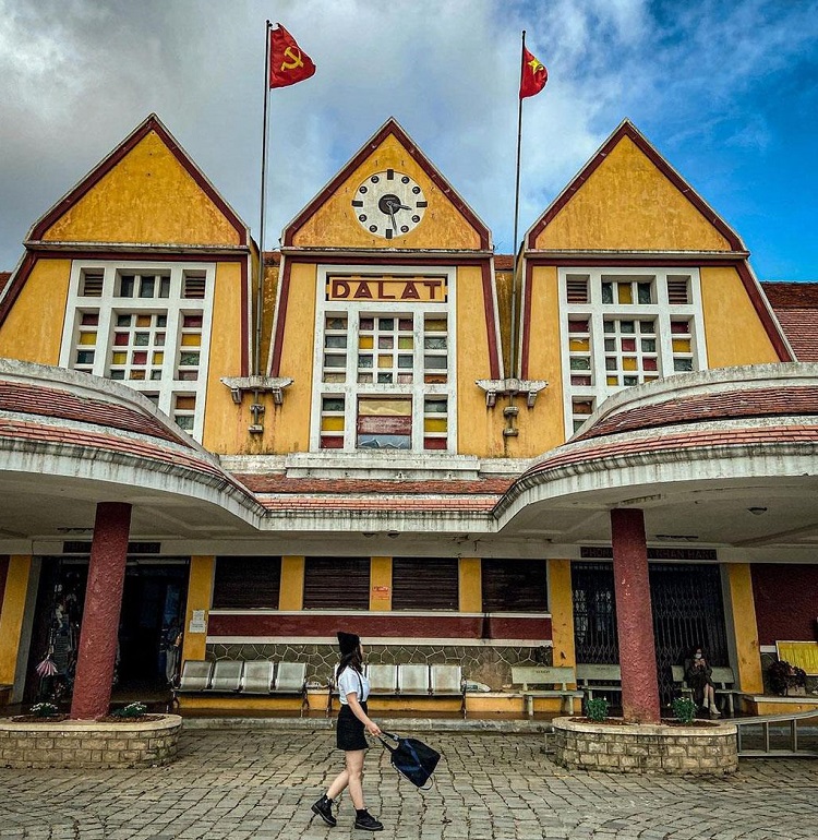 Ga Đà Lạt với kiến trúc cổ kính, điểm đến không thể bỏ qua khi du lịch Đà Lạt Ga Đà Lạt