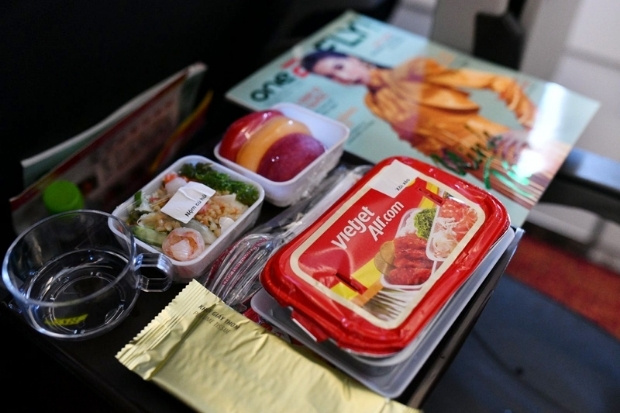  Vietjet Air đ&atilde; rất kh&eacute;o l&eacute;o khi thiết kế thực đơn "Sky Menu" phong ph&uacute;