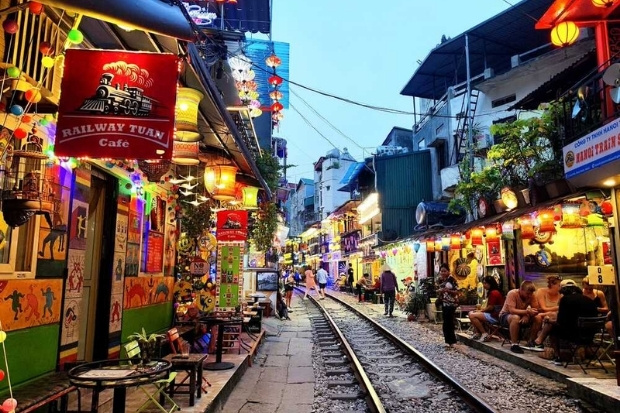 kh&ocirc;ng gian văn h&oacute;a đặc trưng m&agrave; phố đường t&agrave;u Ph&ugrave;ng Hưng - Trần Ph&uacute;