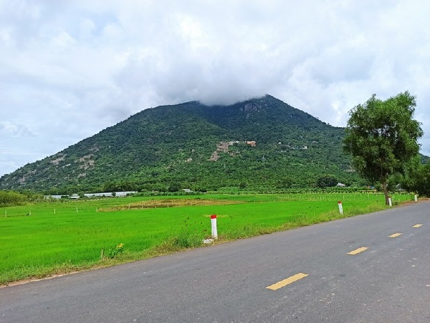 Cảnh đỉnh núi Bà Đen - Đường đến núi Bà Đen