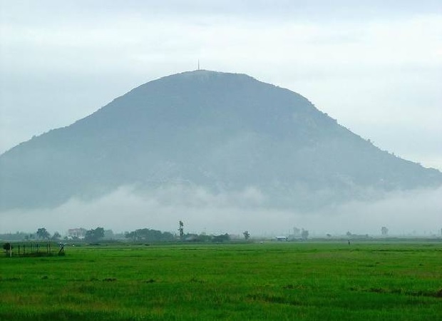 Cảnh núi Bà Đen - Núi Bà Đen trong sương 