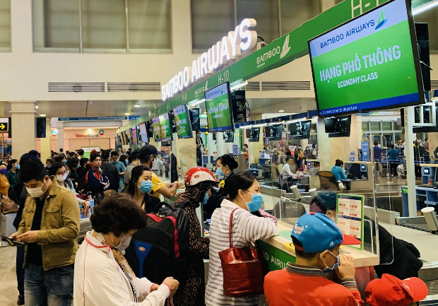 đi máy bay ngày Tết