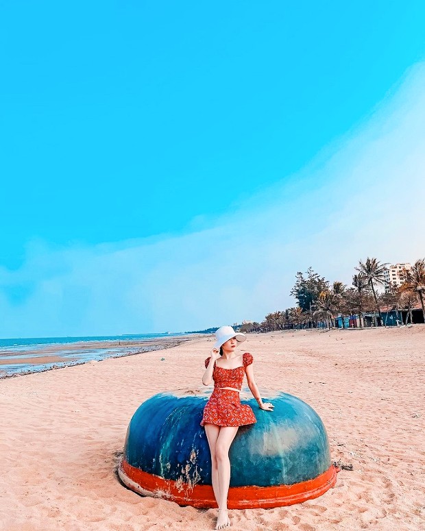 Bãi biển Cửa Lò Vinh thu hút du khách mỗi dịp hè về. 