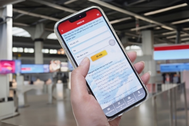 Thưởng thức vẻ đẹp s&ocirc;ng Hương n&uacute;i Ngự từ khung cửa sổ m&aacute;y bay Vietjet