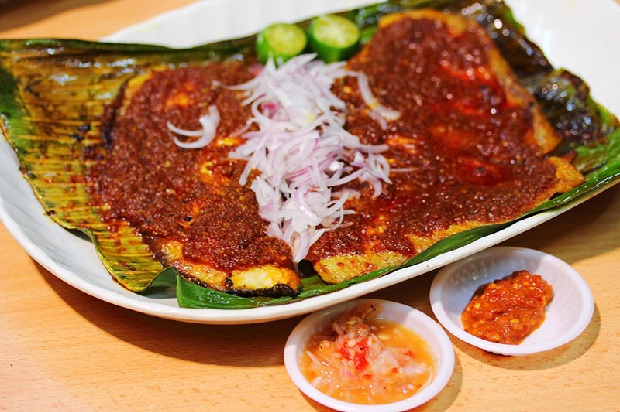 Đặc sản Singapore - C&aacute; đuối nướng sambal