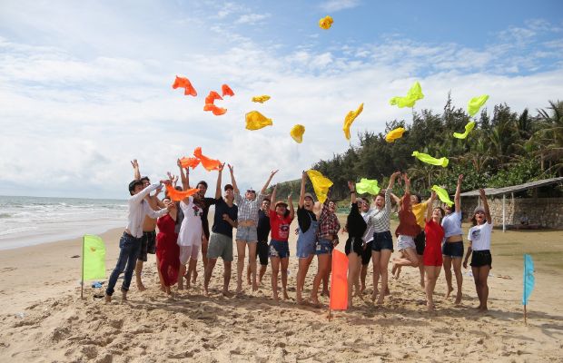 Nhà tổ chức team building - bãi Quan Lạn