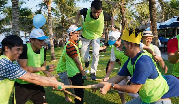 Nhà tổ chức team building - Hồ Than Thở
