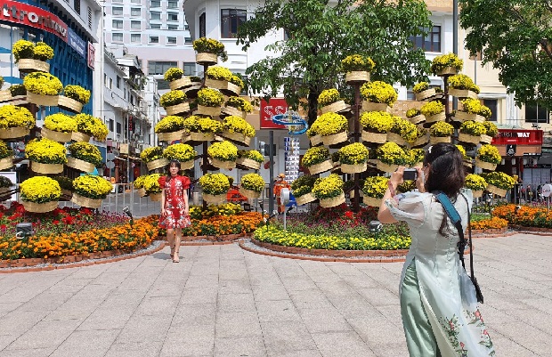 Tour du lịch Tết Nguy&ecirc;n Đ&aacute;n 2023 tphcm 4đ 4 n - Đường hoa Nguyễn Huệ