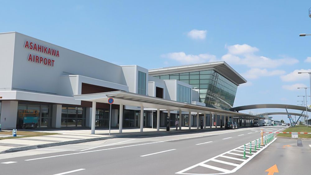 Asahikawa Airport (AKJ) ph&ugrave; hợp cho h&agrave;nh tr&igrave;nh kh&aacute;m ph&aacute; Furano v&agrave; Biei