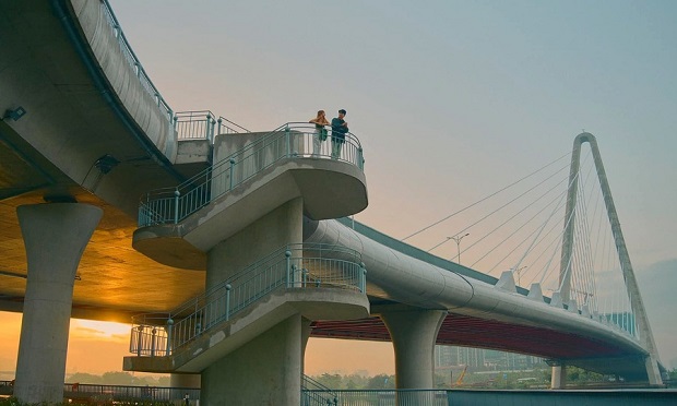 Múa vé máy bay giá rẻ tphcm đi tham quan Cầu Ba Son 