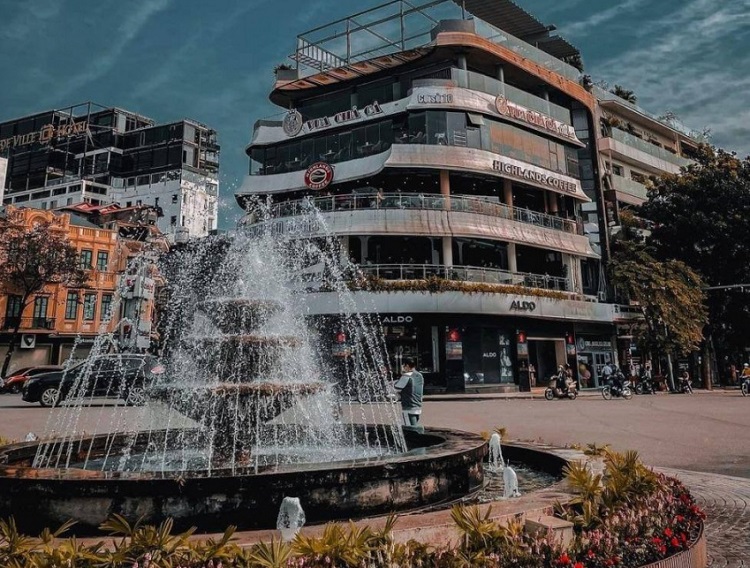 Quảng trường Đông Kinh Nghĩa Thục